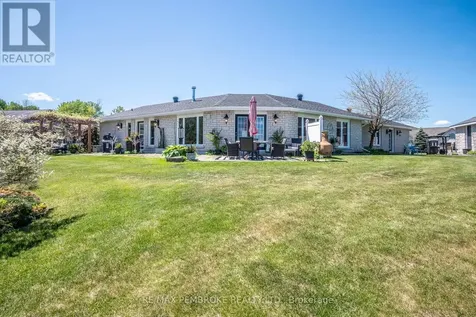 11 Fairway Drive Petawawa ON K8A 8N2
