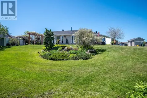 11 Fairway Drive Petawawa ON K8A 8N2