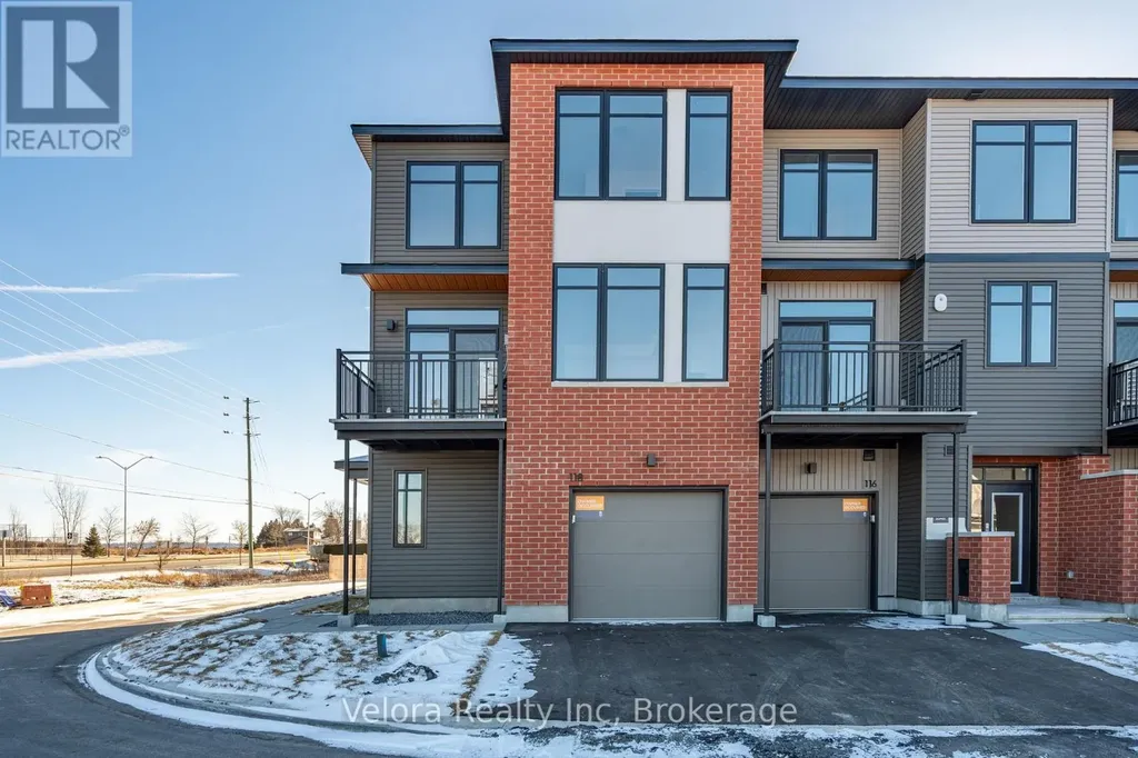 118 Venasque Ottawa ON K4A 5M2