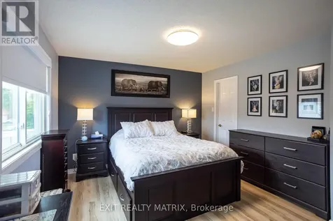 1523 Briarfield Crescent Ottawa ON K4A 1Z9