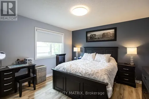 1523 Briarfield Crescent Ottawa ON K4A 1Z9