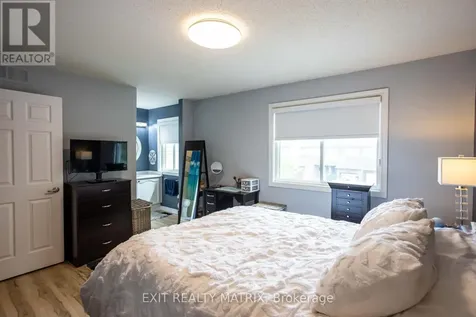 1523 Briarfield Crescent Ottawa ON K4A 1Z9
