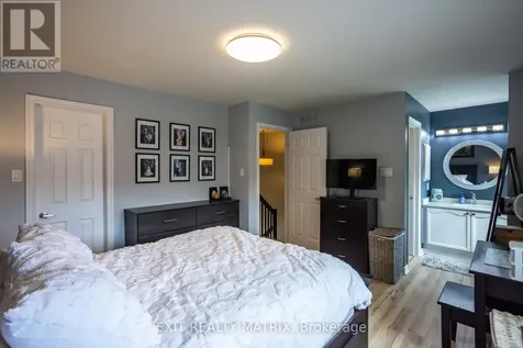 1523 Briarfield Crescent Ottawa ON K4A 1Z9