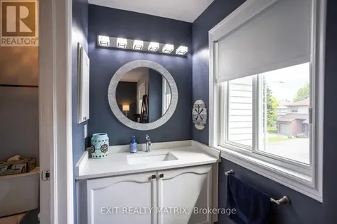 1523 Briarfield Crescent Ottawa ON K4A 1Z9