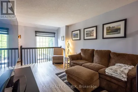 1523 Briarfield Crescent Ottawa ON K4A 1Z9