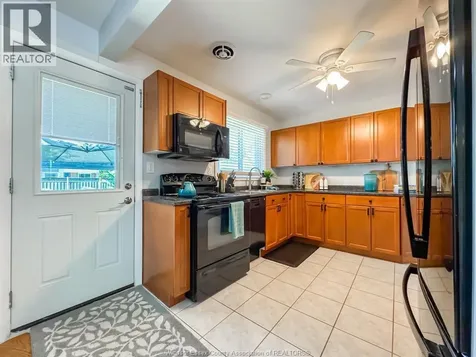 4013 Longfellow Windsor ON N9G 2B5