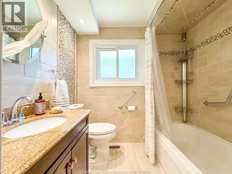 4013 Longfellow Windsor ON N9G 2B5