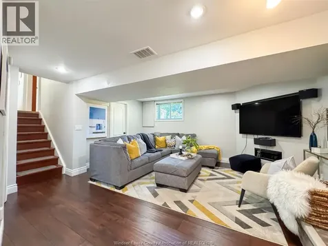 4013 Longfellow Windsor ON N9G 2B5