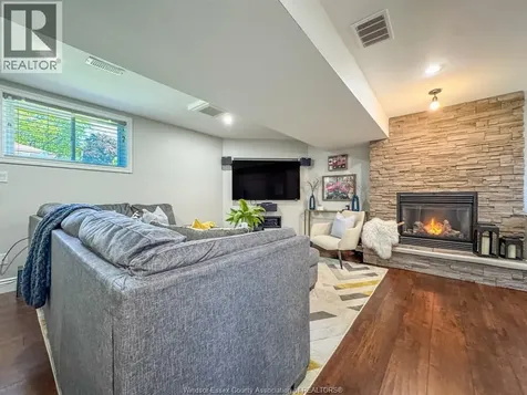 4013 Longfellow Windsor ON N9G 2B5