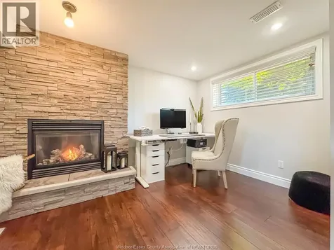4013 Longfellow Windsor ON N9G 2B5