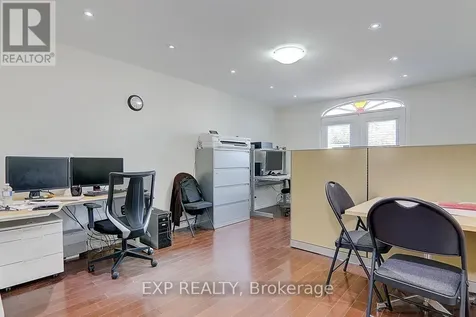 2768 Davis Drive East Gwillimbury ON L3Y 4W1