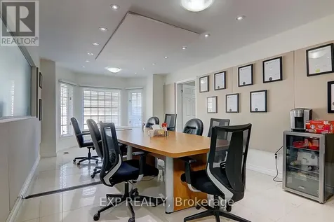 2768 Davis Drive East Gwillimbury ON L3Y 4W1