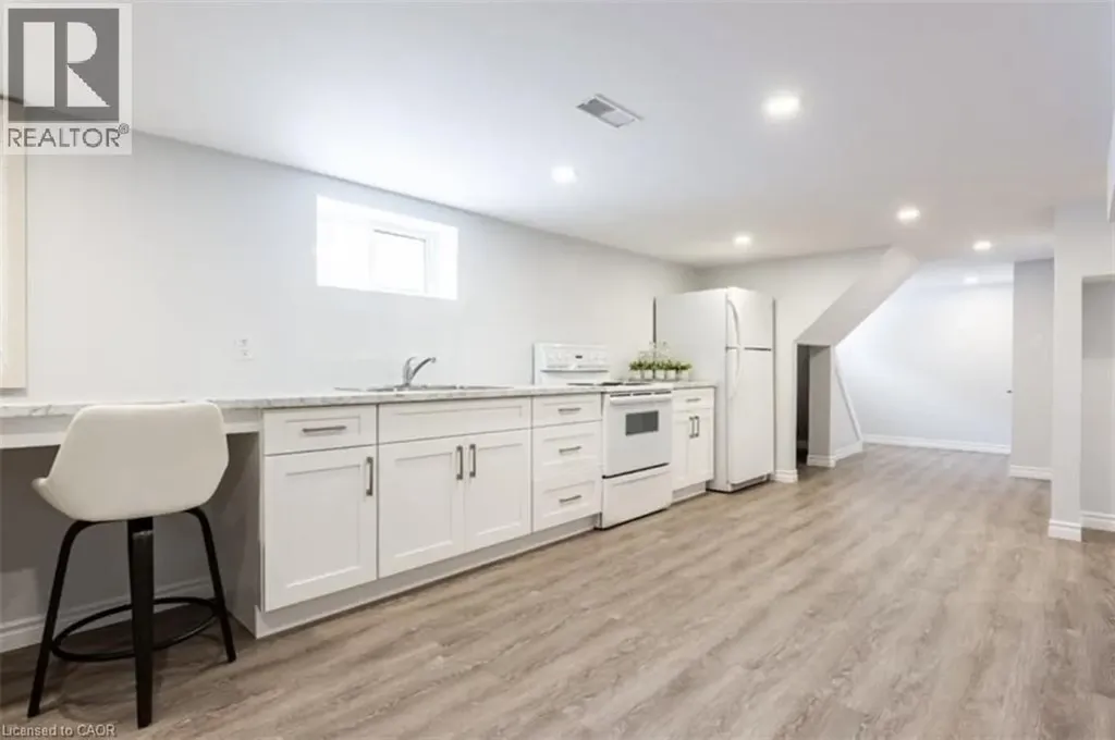 169 Wallace Avenue South Welland ON L3B 1R4