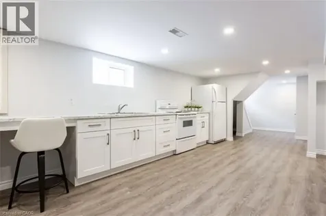 169 Wallace Avenue South Welland ON L3B 1R4