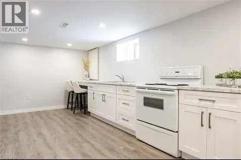 169 Wallace Avenue South Welland ON L3B 1R4