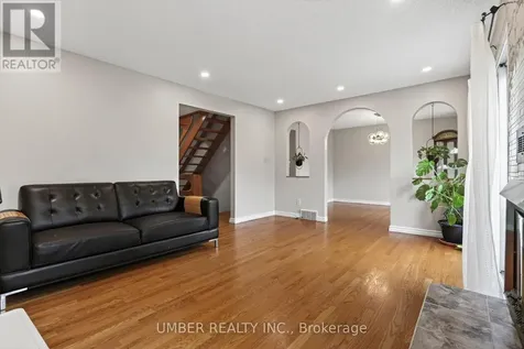 258 Anglehart Avenue Ottawa ON K1E 2V9