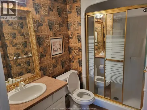 315 Village Grove Tecumseh ON N8N 5G4
