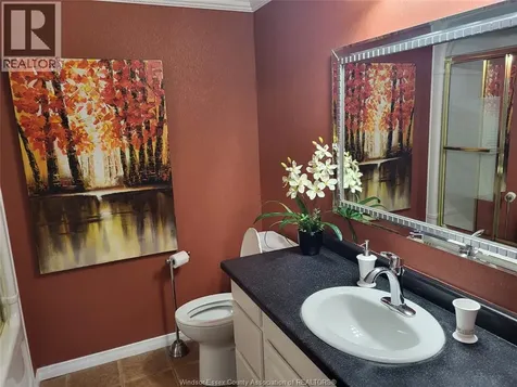 315 Village Grove Tecumseh ON N8N 5G4