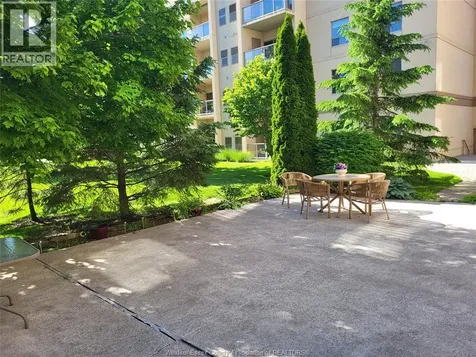 315 Village Grove Tecumseh ON N8N 5G4