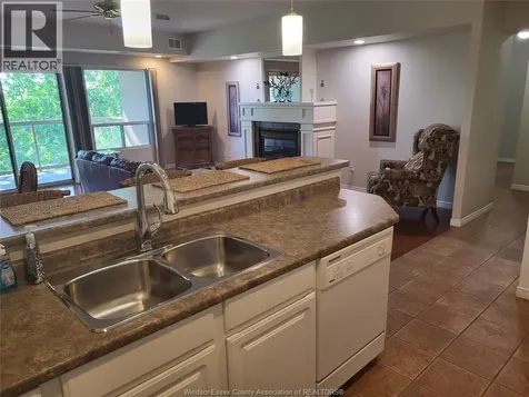 315 Village Grove Tecumseh ON N8N 5G4