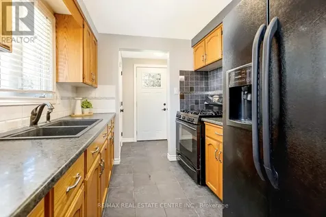 12 Selkirk Court Kitchener ON N2E 1M3