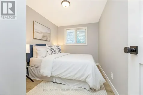 12 Selkirk Court Kitchener ON N2E 1M3