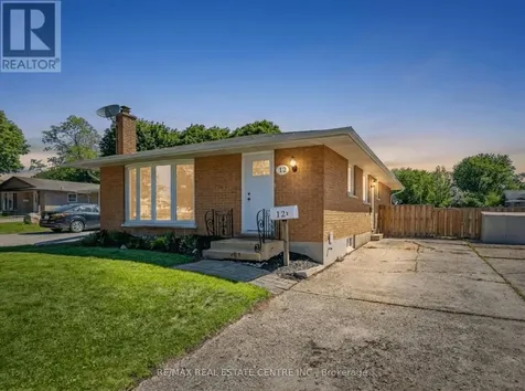 12 Selkirk Court Kitchener ON N2E 1M3