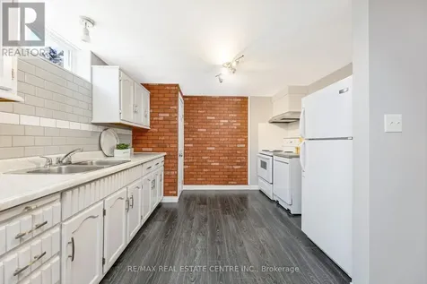 12 Selkirk Court Kitchener ON N2E 1M3