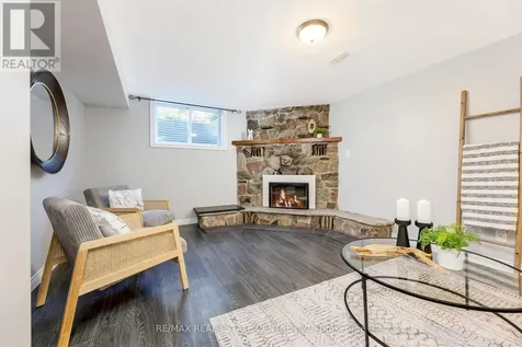12 Selkirk Court Kitchener ON N2E 1M3