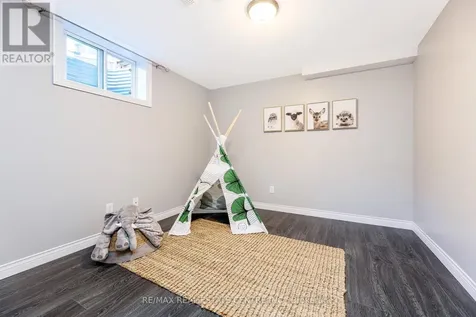 12 Selkirk Court Kitchener ON N2E 1M3
