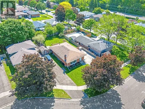 12 Selkirk Court Kitchener ON N2E 1M3