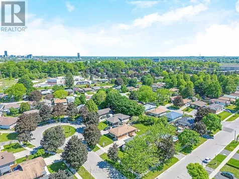 12 Selkirk Court Kitchener ON N2E 1M3