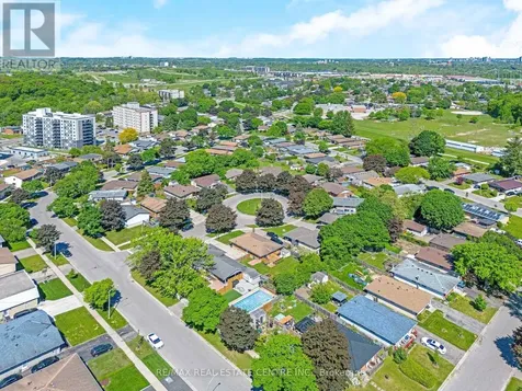 12 Selkirk Court Kitchener ON N2E 1M3