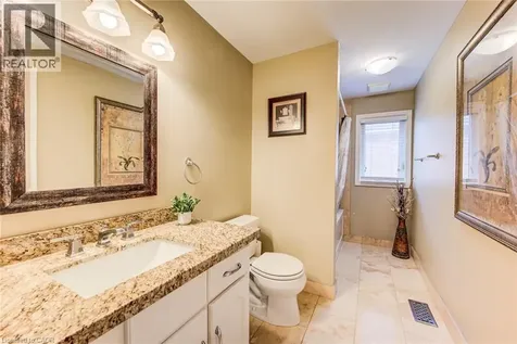 48 Lennox Crescent Kitchener ON N2N 2P5