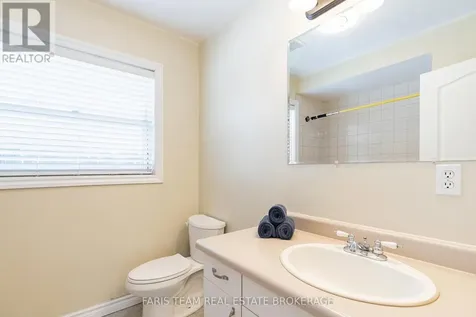 2104 Newton Street Tay ON L0K 2A0