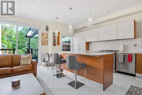 25 Crispin Court Markham (buttonville) ON L3R 4G6