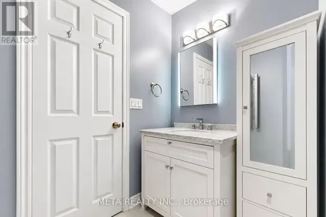 25 Crispin Court Markham (buttonville) ON L3R 4G6