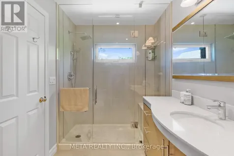 25 Crispin Court Markham (buttonville) ON L3R 4G6