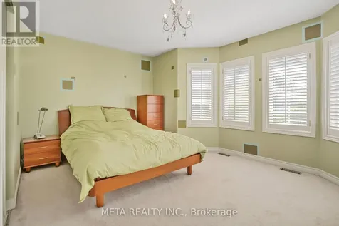 25 Crispin Court Markham (buttonville) ON L3R 4G6