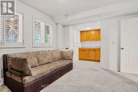 25 Crispin Court Markham (buttonville) ON L3R 4G6