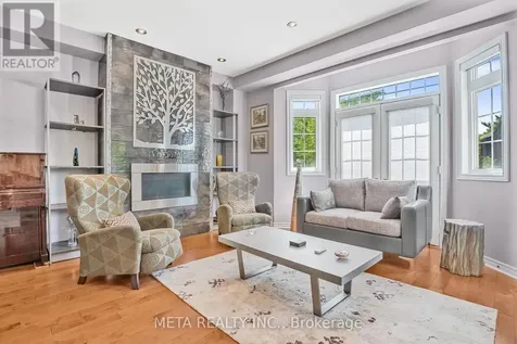 25 Crispin Court Markham (buttonville) ON L3R 4G6