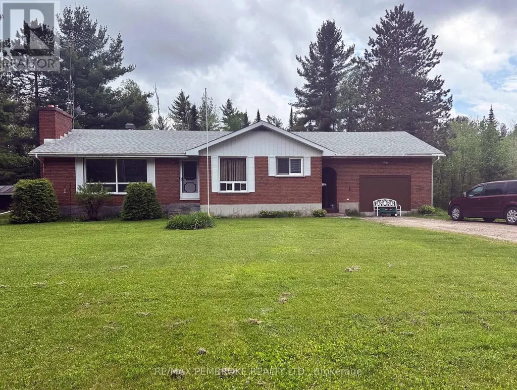 701 Smaglinski Stoppa Parkway Madawaska Valley ON K0J 2N0