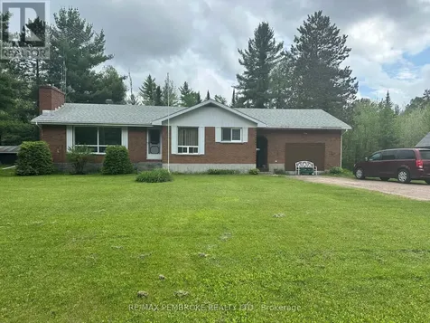701 Smaglinski Stoppa Parkway Madawaska Valley ON K0J 2N0