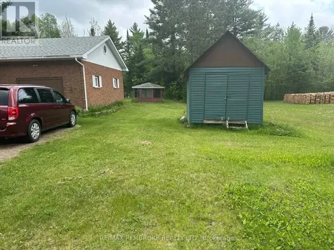 701 Smaglinski Stoppa Parkway Madawaska Valley ON K0J 2N0