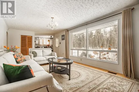701 Smaglinski Stoppa Parkway Madawaska Valley ON K0J 2N0