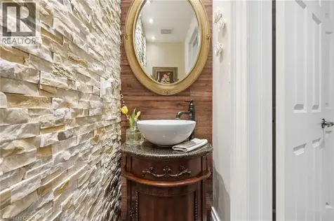 418 Montreal Circle Stoney Creek ON L8E 0E2