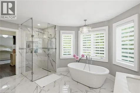 418 Montreal Circle Stoney Creek ON L8E 0E2