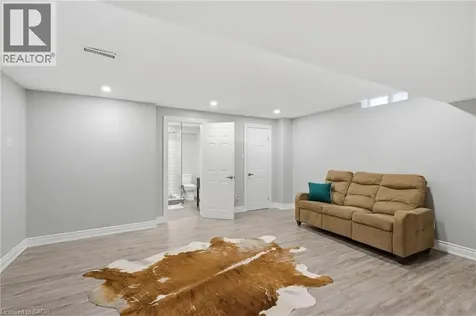 418 Montreal Circle Stoney Creek ON L8E 0E2