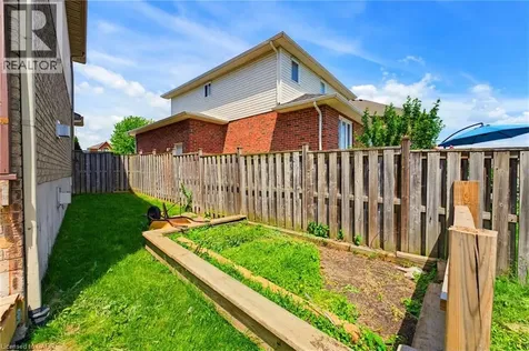 40 Lanza Court Hamilton ON L8T 5A8
