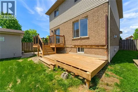 40 Lanza Court Hamilton ON L8T 5A8